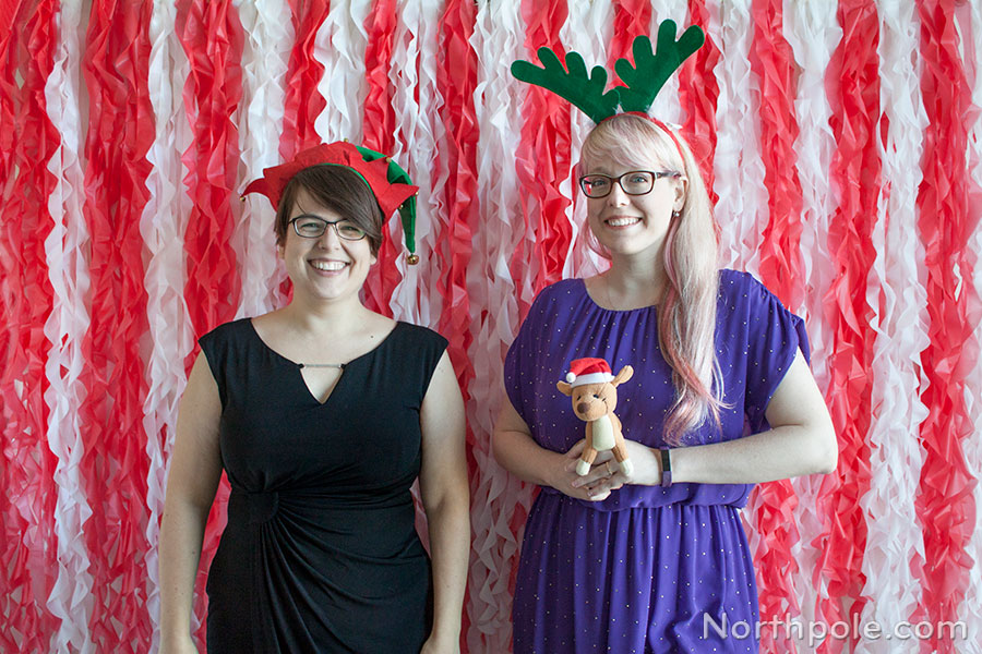 DIY Ruffled Photo Booth Backdrop for Christmas Parties